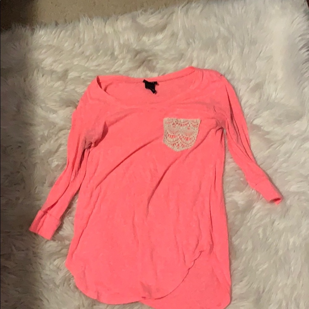 Quarter sleeve shirt